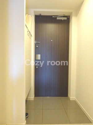 【玄関】 | スペーシア江坂広芝町 | 広めで落ち着いた玄関です