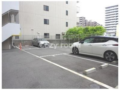 【駐車場】 | スペーシア江坂広芝町 | 敷地内には、駐車場もあります。（空き状況は、要確認。）