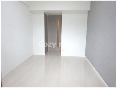 【洋室】 | スペーシア江坂広芝町 | きれいな洋室は、少し広めの７帖です。