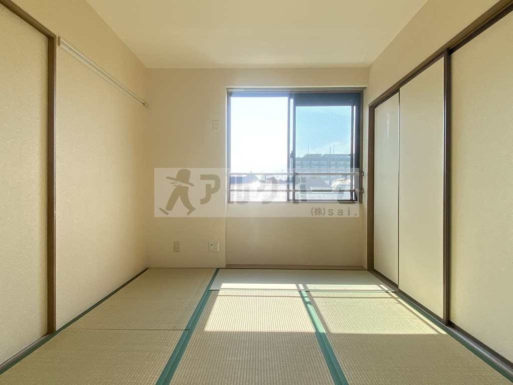 ニューリバーサイド八尾南B棟の和室