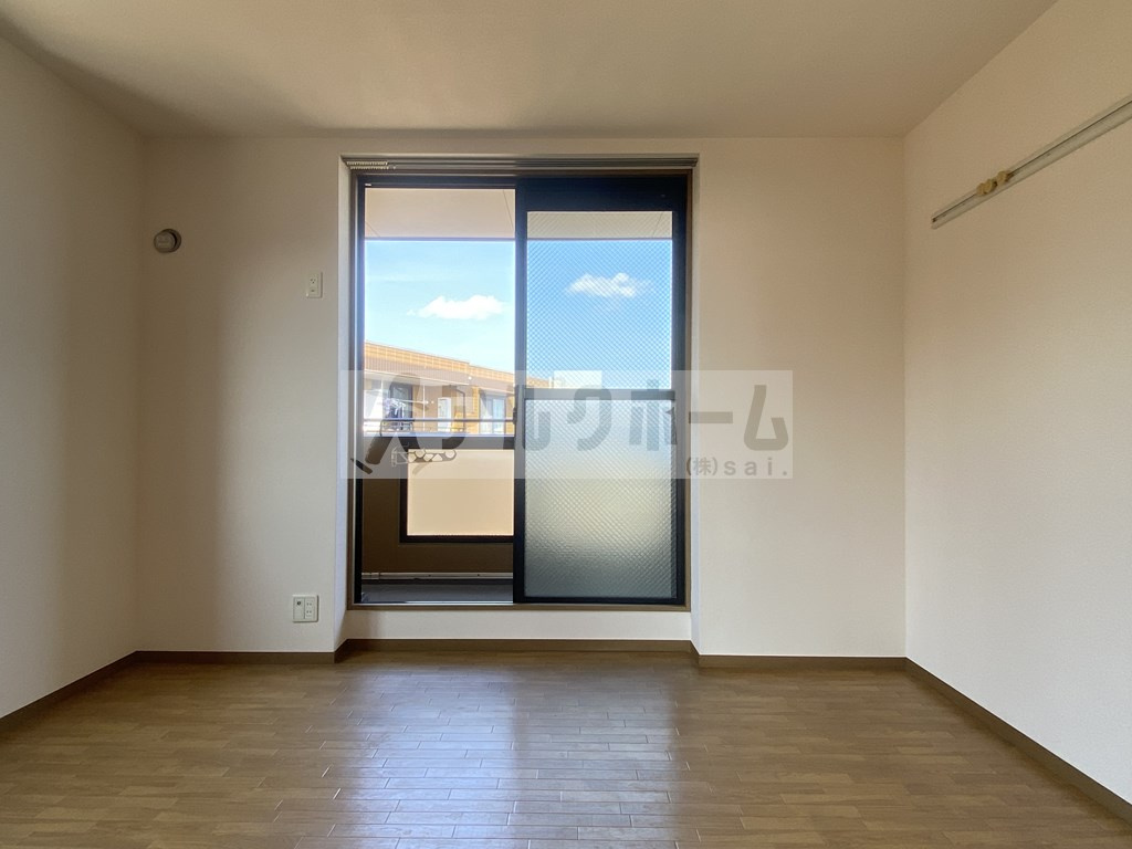 ニューリバーサイド八尾南B棟の洋室