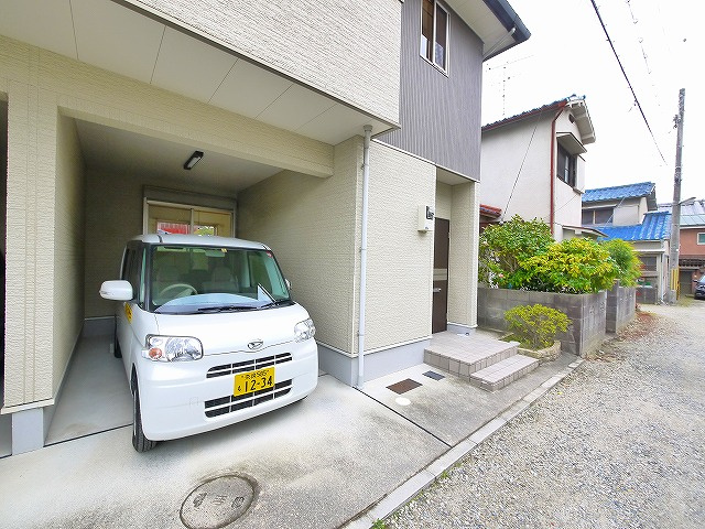 レスポワール法蓮の駐車場