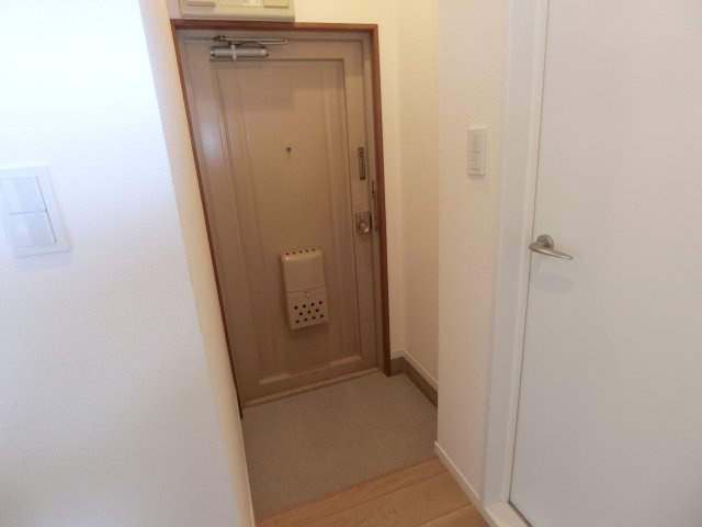 豊ビルの玄関