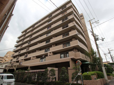 【外観】 | ライオンズマンション城東今福 | ◎大阪メトロ/長堀鶴見緑地線/今里筋線「蒲生四丁目」駅まで徒歩7分！！で2沿線利用可能で交通至便な立地ですね♪
◎南向きバルコニーで陽当り良好です♪
◎近隣施設充実で生活至便ですよ♪