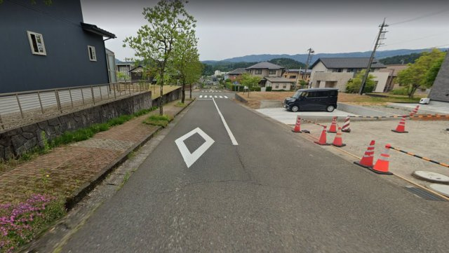 福井市志津が丘　分譲地16の前面道路含む現地写真