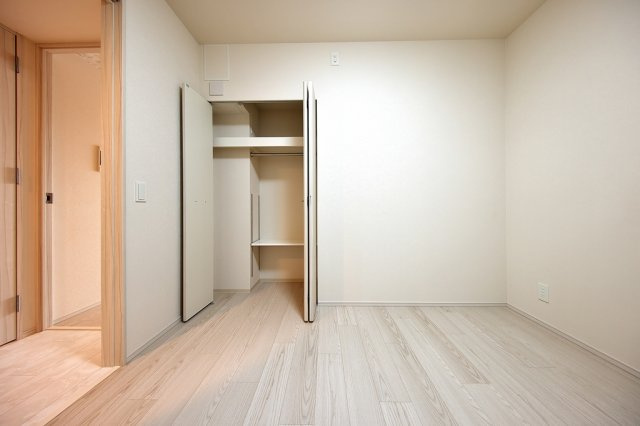 【洋室】 | もちろん収納スペースもございます♪