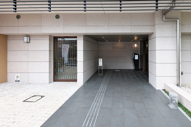 【エントランス】 | オートロック完備のエントランス