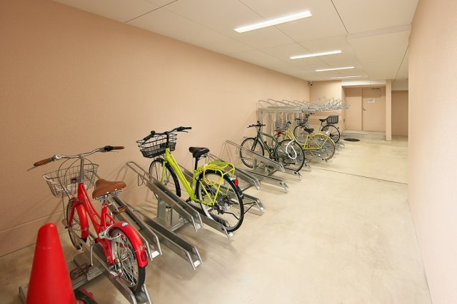【その他共用部分】 | 屋内駐輪場で雨でも安心ですね！