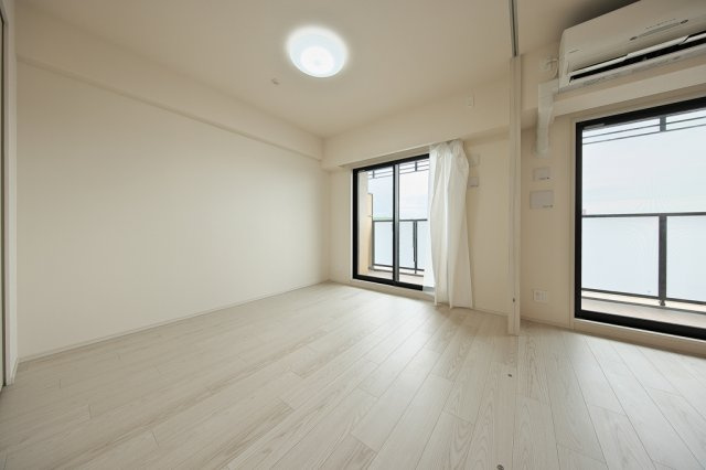 【洋室】 | 可動扉を開けると、更に広いLDKとしても使って頂けます♪