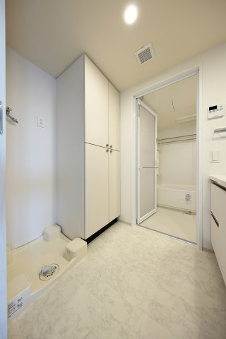 【洗面所】 | 洗面所も収納スペースたっぷりなので、毎日すっきりキレイに保つことができますね。