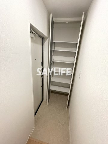 東大阪市荒本２丁目のアパートの玄関