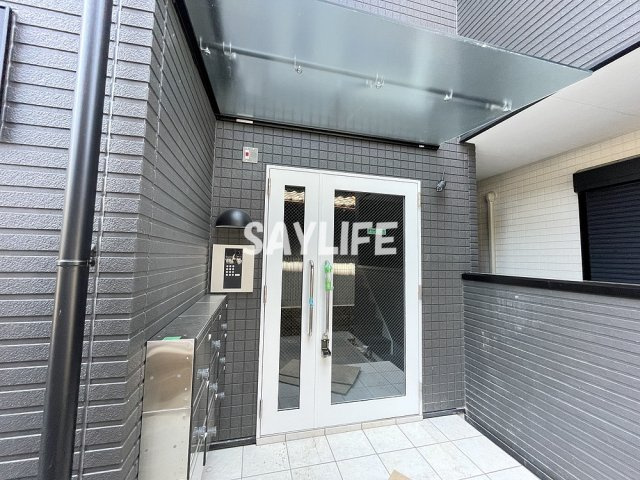 東大阪市荒本２丁目のアパートのエントランス