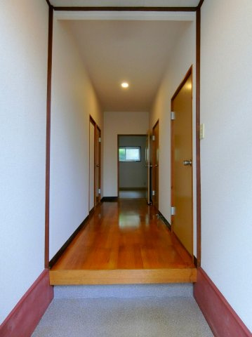 目黒区五本木２丁目の一戸建ての玄関|シューズボックスは無い、ですが広い！