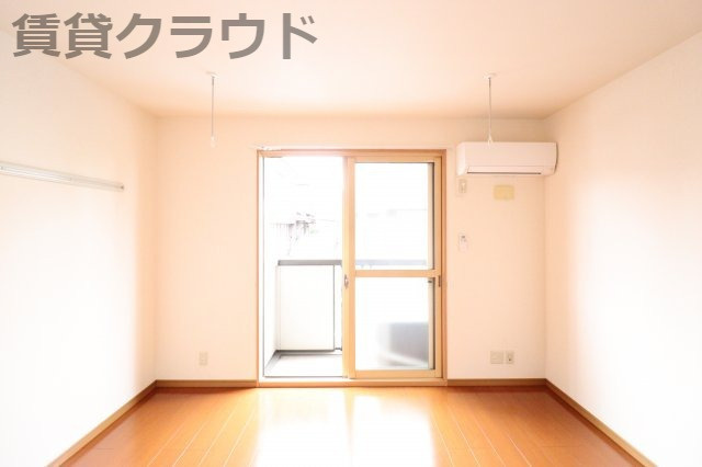 プレジールⅡの居間・リビング|室内物干しもあるので女性の一人暮らしも良いですよね！
