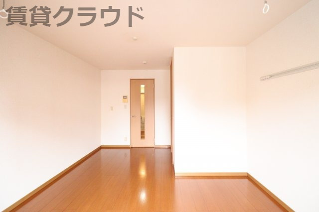 プレジールⅡの居間・リビング|広めの１Kでこの広さがあれば少し荷物が多くても安心ですよね！