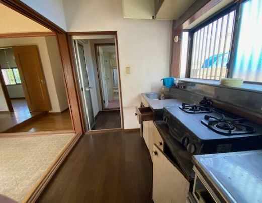 【中古】坂戸市善能寺中古住宅のキッチン|コンパクトなキッチンで掃除もラクラク