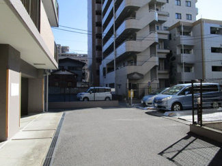【駐車場】