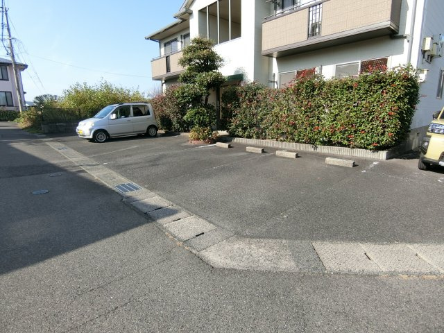 テンダーヴィラA棟の駐車場