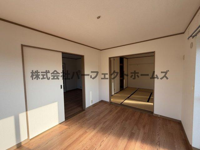 メゾン・プリミエの洋室|明るい洋室です
