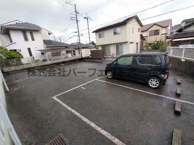 メゾン・プリミエの駐車場