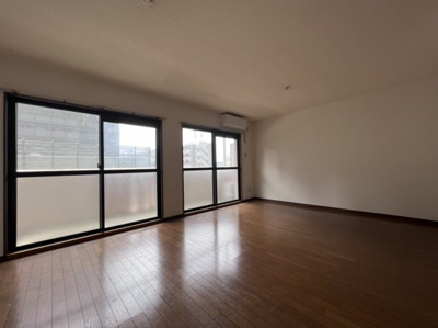 【居間・リビング】 | セルリア大橋 | ゆったり過ごせる居間です