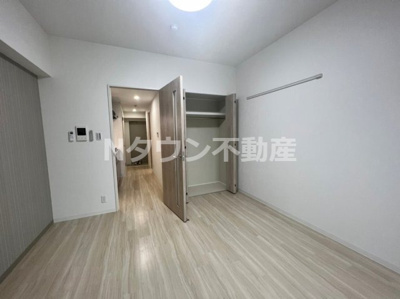 【居間・リビング】 | ボーデュキャナル幅下 | こちらの居間で趣味の時間をお楽しみください