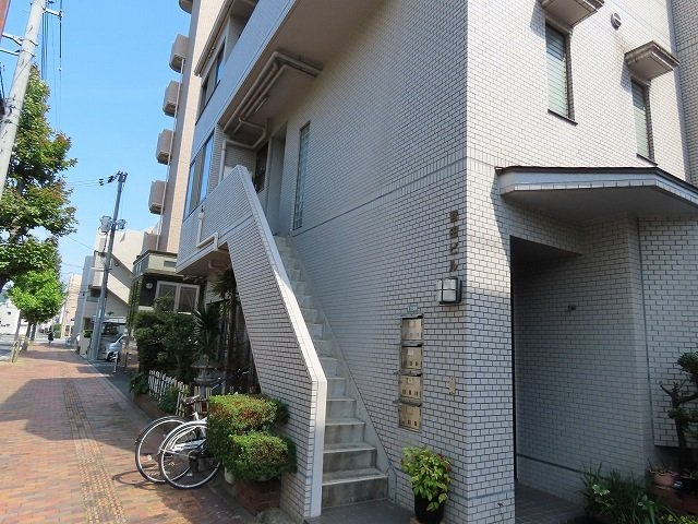 宮田ビルのエントランス