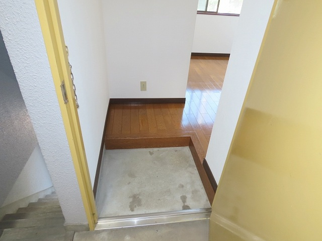 宮田ビルの玄関