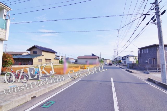 越谷市三野宮新築4棟現場　3台駐車可能の外観