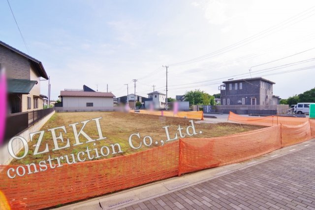 越谷市三野宮新築4棟現場　3台駐車可能の外観