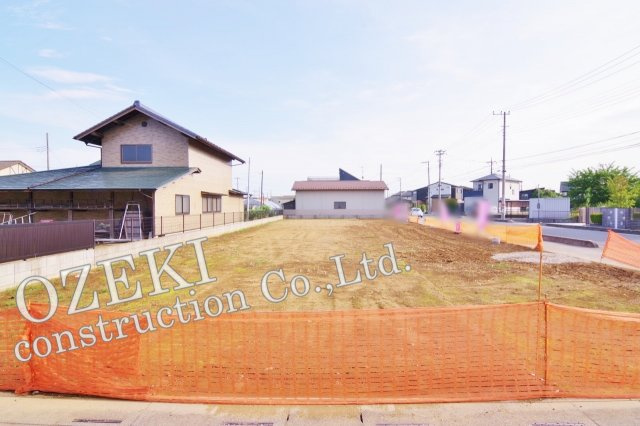 越谷市三野宮新築4棟現場　3台駐車可能の外観