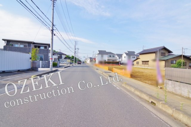 越谷市三野宮新築4棟現場　3台駐車可能の外観