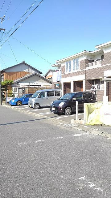 モデラートの駐車場
