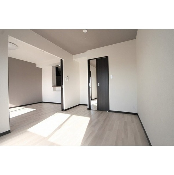 テラスビューの洋室