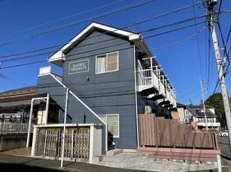 【外観】 | コンビニが近くて急なお買物にも便利な住環境☆ブルーライン「仲町台」駅徒歩圏内！最寄りバス停まで徒歩3分で雨の日の通勤やお出かけもバス利用でスムーズ♪