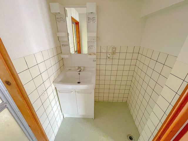 竹島町貸家の独立洗面台|使いやすい独立洗面台です