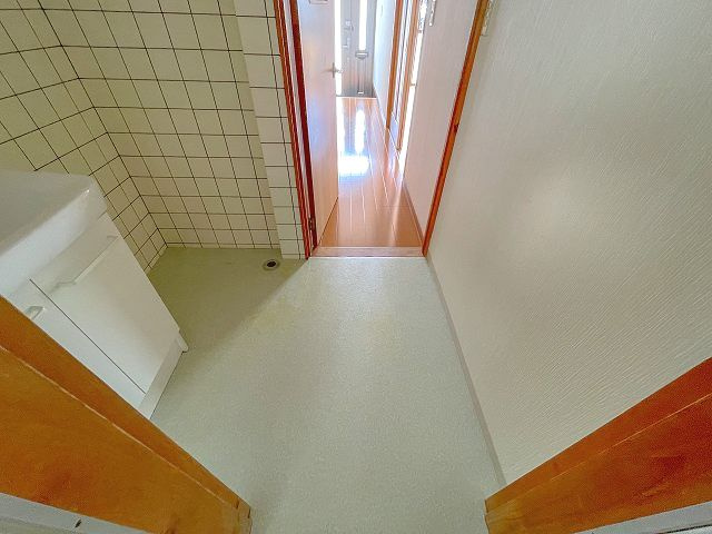 竹島町貸家の洗面所|広い洗面スペース