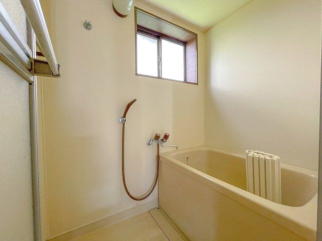 竹島町貸家の浴室|お風呂です