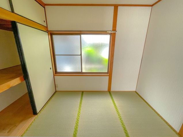 竹島町貸家の和室|柔らかい畳が心地よい和室