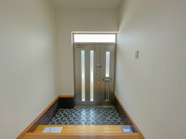 竹島町貸家の玄関|ゆったりとした玄関です