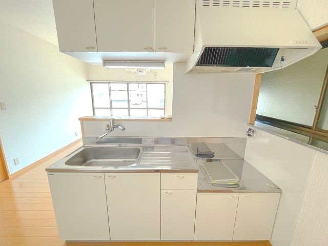 竹島町貸家のキッチン|お料理しやすいキッチンです