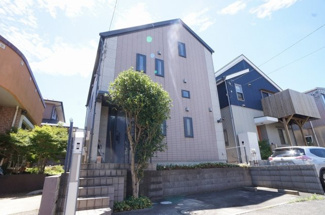 【外観】 | 外壁はタイル張りになっています。重厚感がございます。お色も落ち着いているのでどの世代の人にも合いますね。