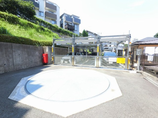 【駐車場】 | ターンテーブル付駐車場です。
