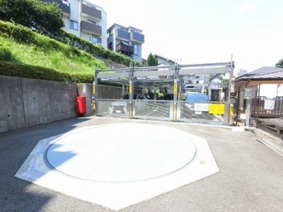 【駐車場】 | ビッグヴァン桜ヶ丘 | ターンテーブル付駐車場です。