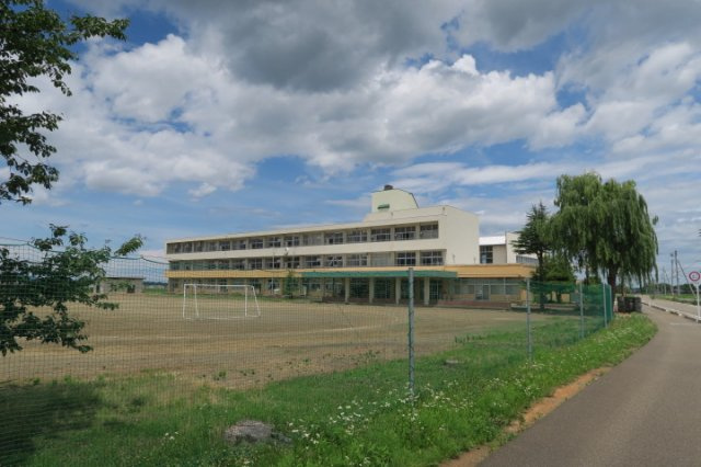 三和区鴨井貸家の周辺|上越市立里公小学校