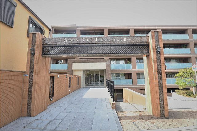 宝塚市川面５丁目の中古マンションの外観