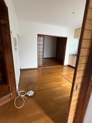 【居間・リビング】 | 南本町２丁目戸建て | ゆったり過ごせるリビングです
