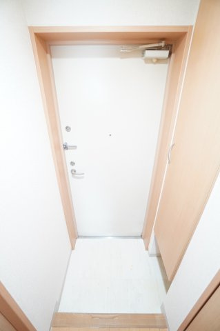 【玄関】 | アイデアル | ※同物件・反転タイプの写真です。