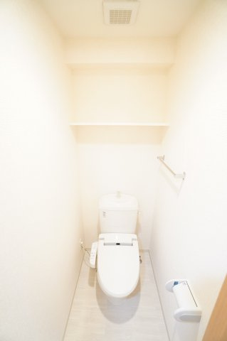 【トイレ】 | アイデアル | ※同物件・反転タイプの写真です。