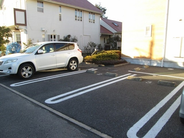 レミュールの駐車場